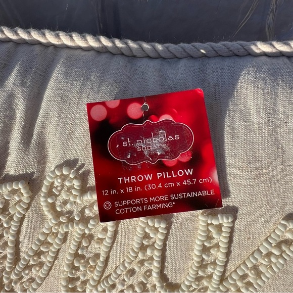 St. Nicholas Square NWT Throw Pillow (Kohlβs) Siz 12βx18β Color Ivory Beaded - Picture 4 of 7